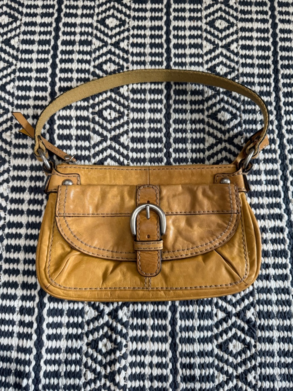 FOSSIL Y2K Vintage Mustard Yellow Leather Mini Shoulder Bag with Buckle Accent